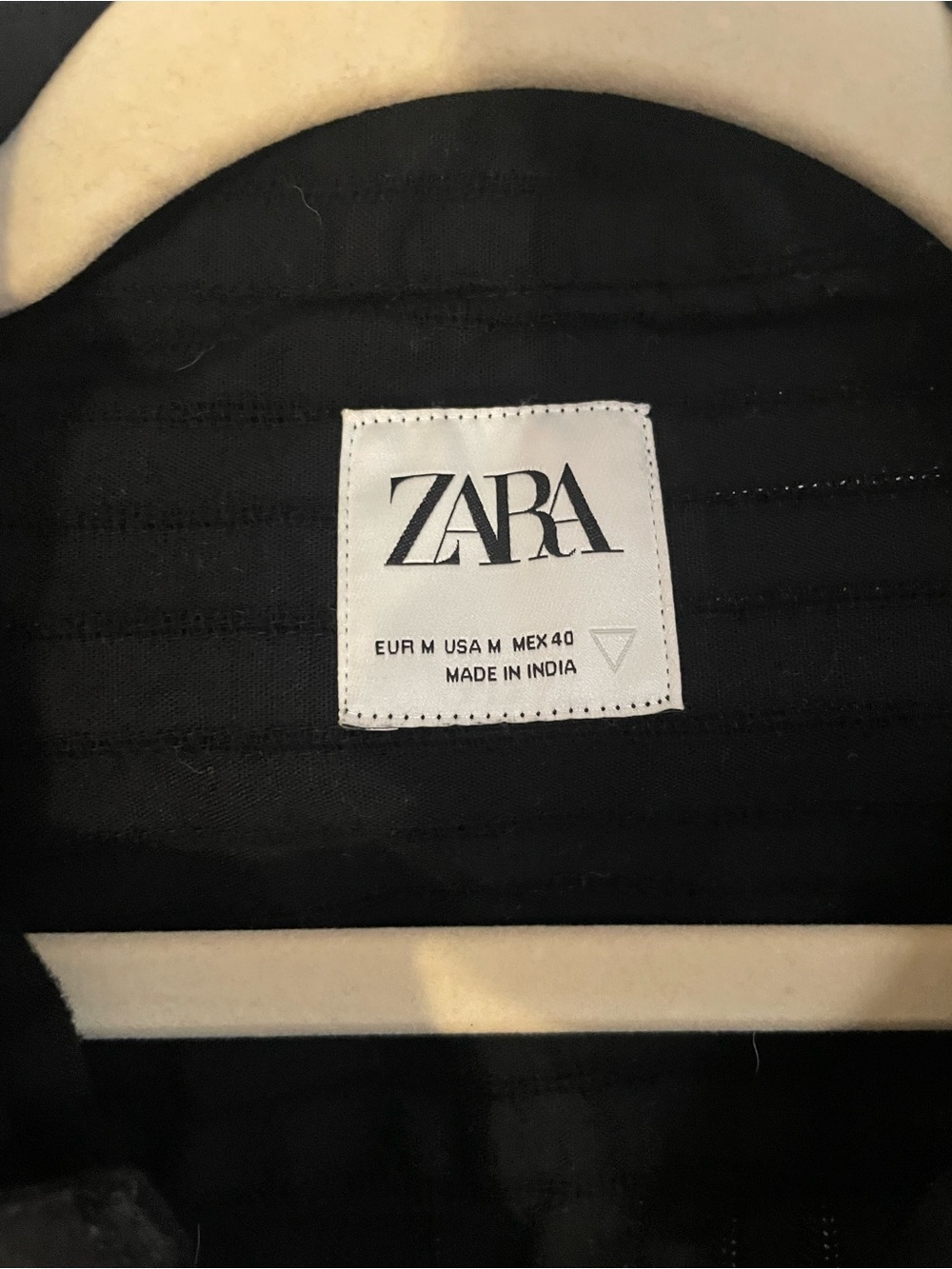 Zara Black Short-Sleeve Ribbed Button-Down Shirt - Picture 3 of 5